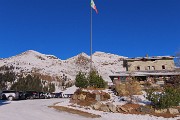 03 Dal Rif. Albergo Monte Avaro in alto a sx il Monte Avaro che saliamo